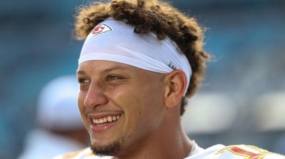 Chiefs, Patrick Mahomes Agree to Record-Breaking Restructured Contract, per Report