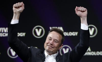 Musk and Tesla are the 'clear winners' of the Detroit auto strike. Analysts say Elon 'put champagne on ice' as he sees the ultimate EV victory