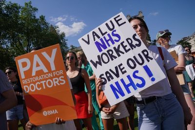 Government outlines plan to crack down on NHS staff strikes