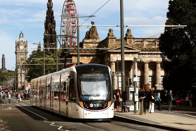 Edinburgh tram scheme had ‘litany of avoidable failures’, inquiry finds