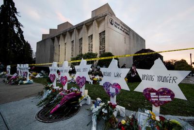 White supremacist admits threatening jury and witnesses in Pittsburgh synagogue shooter's trial