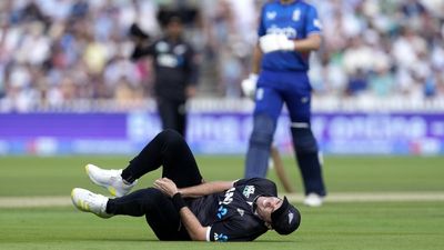 Tim Southee to undergo thumb surgery, World Cup decision next week
