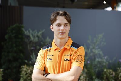 Piastri extends McLaren F1 contract until 2026