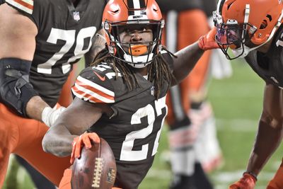 Report: Browns expected to re-sign RB Kareem Hunt to replace Nick Chubb