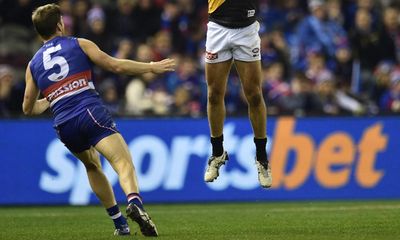 AFL criticised for promoting series of bets that have 85% loss rate for gamblers