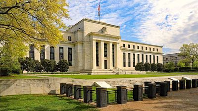 Federal Reserve Rate-Cut Hopes Dim As Hawks Take Over; S&P 500 Falls