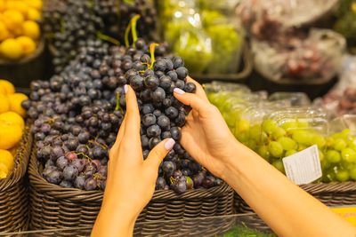 Is it rude to eat unpurchased groceries?
