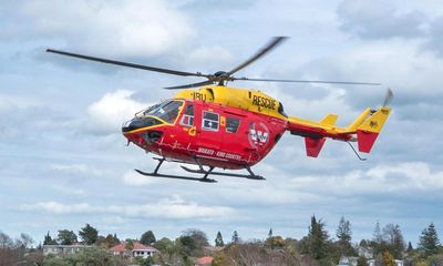 Paramedic completes New Zealand rescue mission despite his helicopter crashing