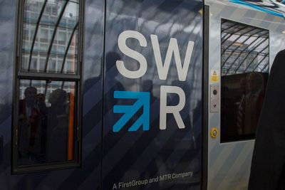 Swan on the line disrupts train operator for second day in a row