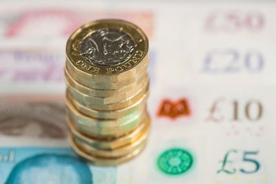 32% of people ‘have £100 or less left in their account at end of each month’