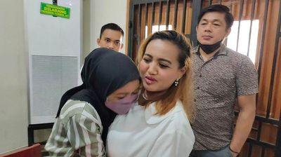 Indonesia imprisons a woman for saying a Muslim prayer before eating pork in a TikTok video