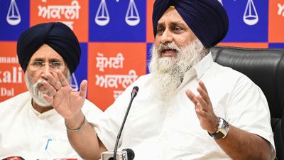 Akali Dal chief meets Shah, hopes ties with Canada will improve