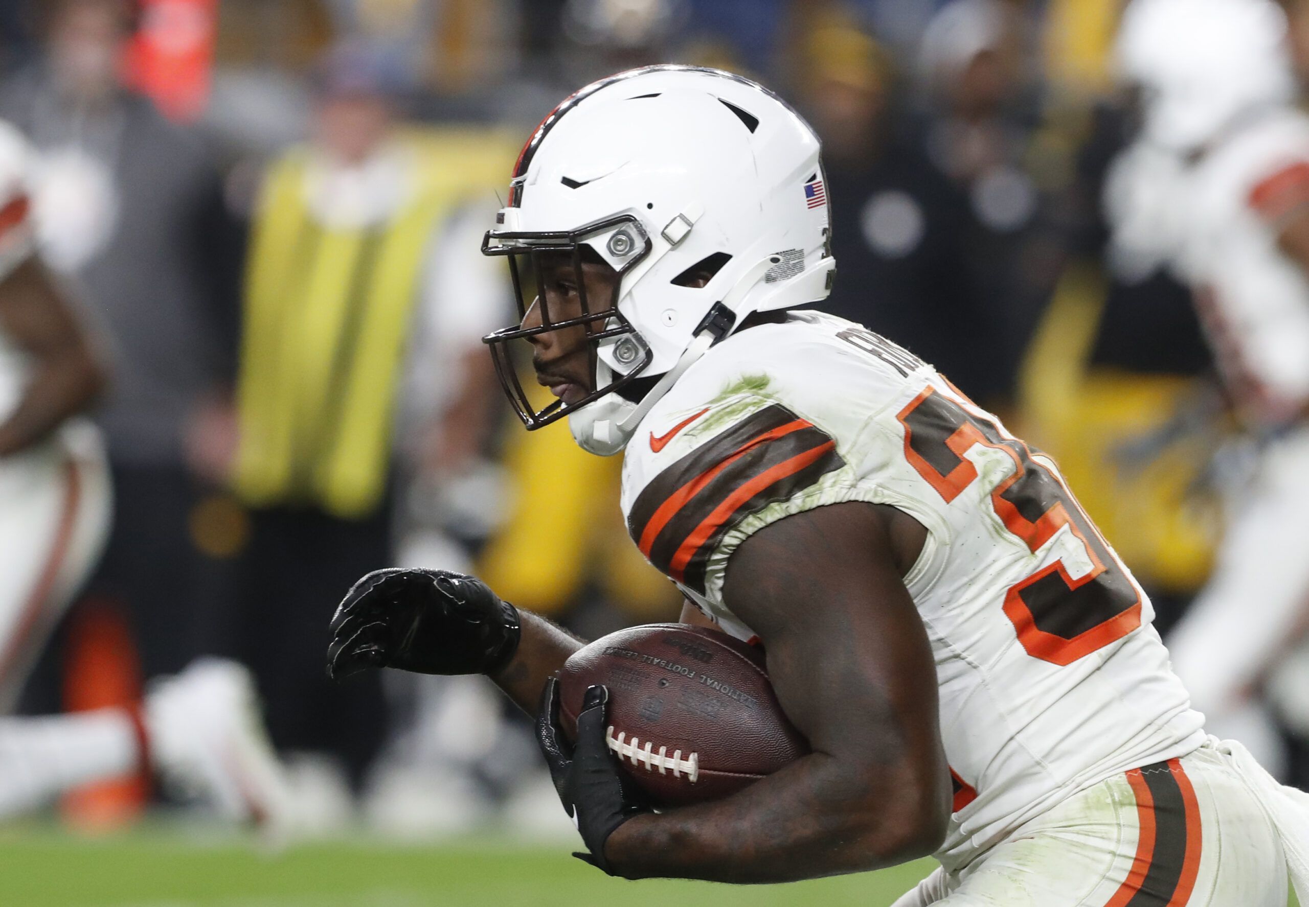 Do the Cleveland Browns need a veteran running back (RB2) or can Jerome  Ford be Nick Chubb's backup? 