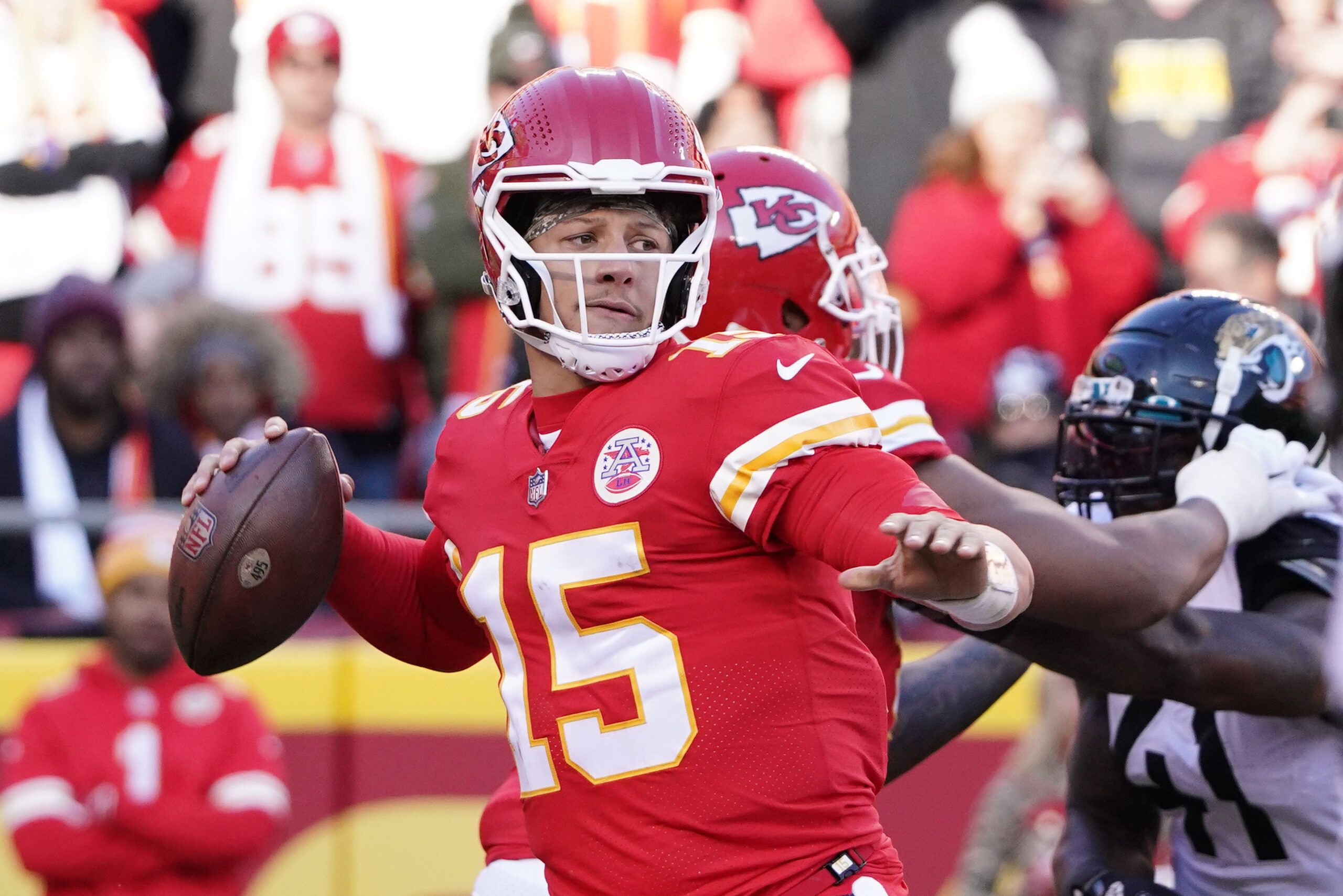 What's happening with Patrick Mahomes and the Kansas City Chiefs? Are  critics overreacting to their struggles on offense?, NFL News