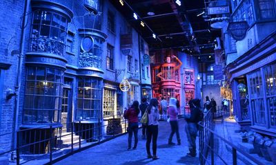 Warner Bros studios in Leavesden to expand, creating 4,000 UK jobs