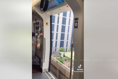 Open door on moving BTS train shocks passengers