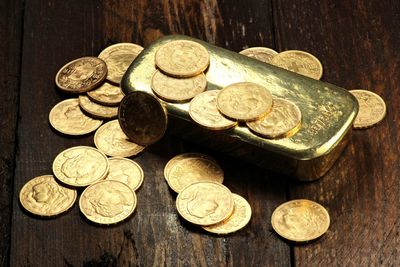 3 Safe Gold Stocks Pointing to Buy