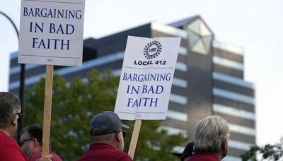 UAW strike spreads to GM, Stellantis parts sites in Bolingbrook, Naperville