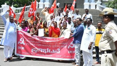 Protest staged in Kalaburagi seeking extension of working days under MGNREGA