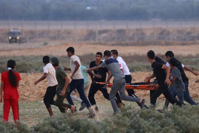 Israeli military attacks Gaza Strip amid protests at border