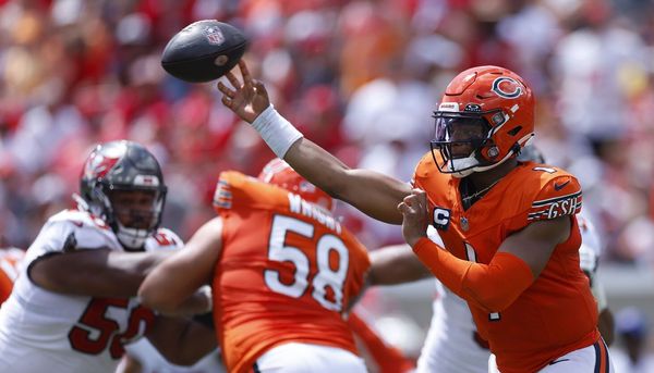 QB Justin Fields at center of debacle as Chiefs humiliate Bears 41-10 -  Chicago Sun-Times