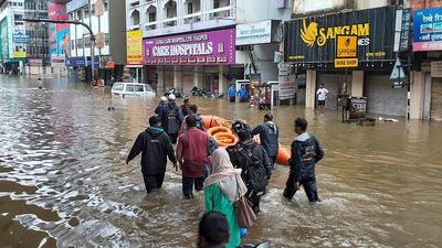 Heavy rains lash Nagpur, several areas waterlogged; 180 people rescued