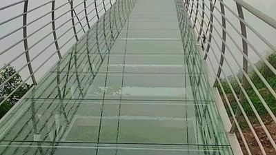 Heavy rush prompts DTPC to impose curbs on tourists visiting Wagamon glass bridge