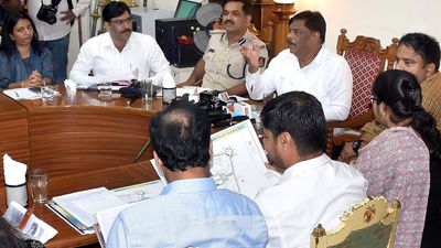 Dasara will be a traditional event reflecting culture, says Mahadevappa
