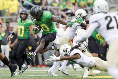 Oregon outgains Colorado, 378-21, in first half of blowout