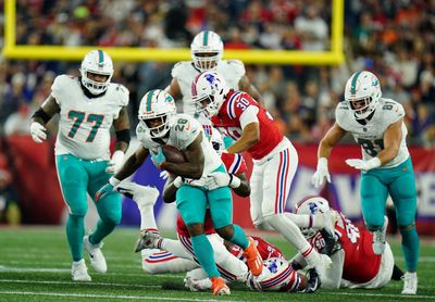 Patriots rookie LB fined for hit on Dolphins WR Jaylen Waddle