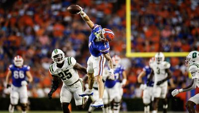 Florida WR Ricky Pearsall stunned fans with this unbelievable airborne one-handed catch
