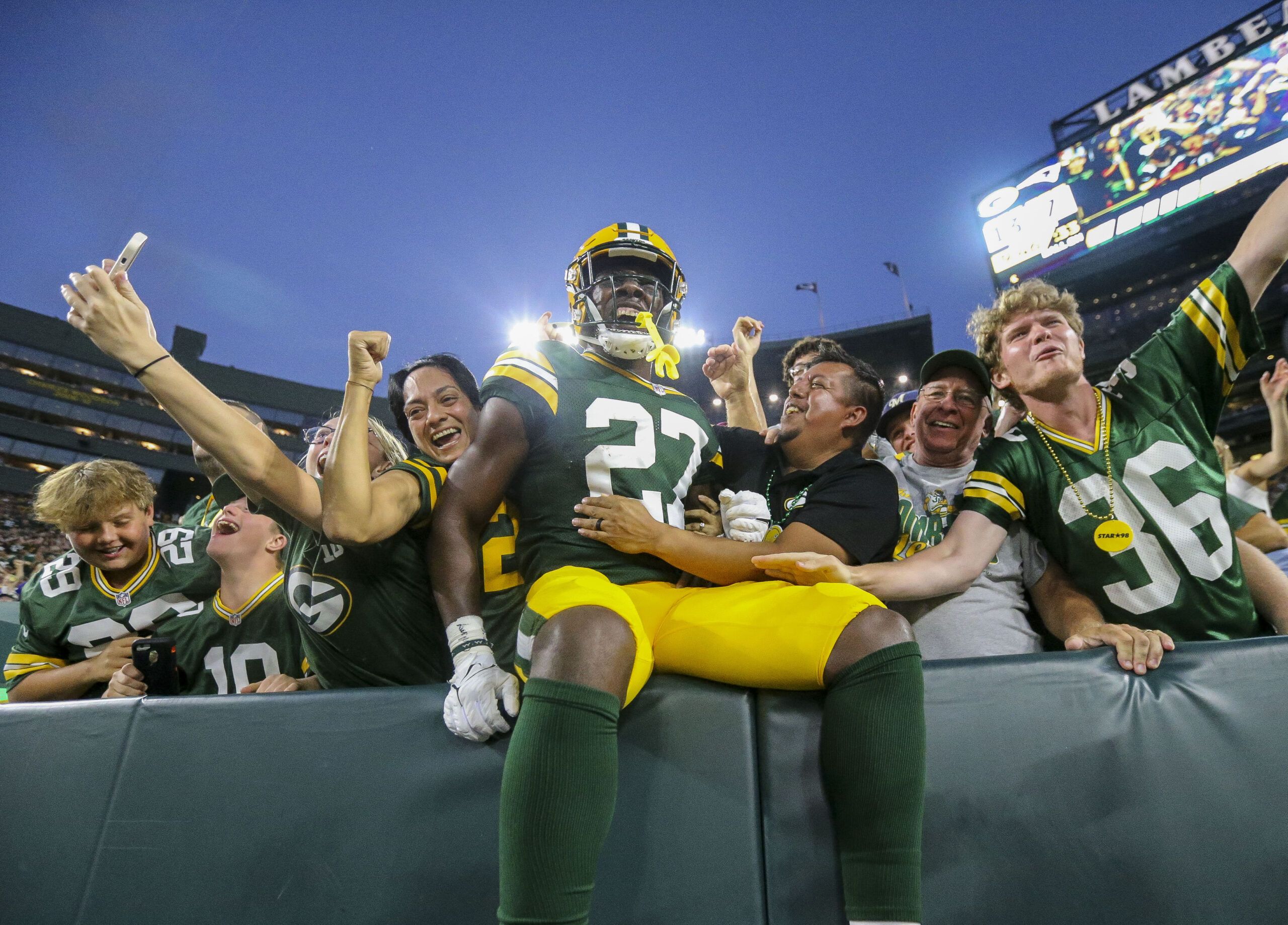 Packers promote Patrick Taylor from practice squad amid Aaron Jones injury