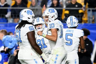 UNC’s Drake Maye throws TD pass with left hand