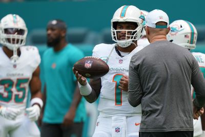 Tua Tagovailoa and Tyreek Hill team for 54-yard Dolphins score