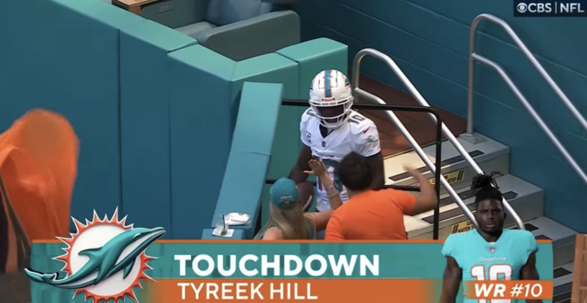 Tyreek Hill Had Perfect TD Celebration After Burning…