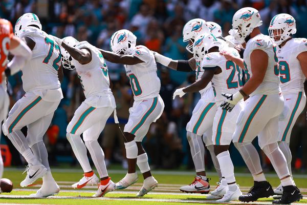 Dolphins' Raheem Mostert gushes about rookie De'Von Achane after four-TD  game