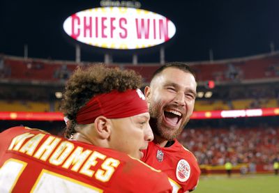 WATCH: Taylor Swift cheers on Chiefs, Travis Kelce vs. Bears at Arrowhead