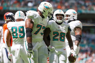 Did the Dolphins break the Rams’ NFL record for most yards in a game?