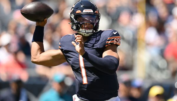 Halftime: Chiefs destroying Bears 34-0 as QB Justin Fields has 40 yards  passing, INT - Chicago Sun-Times