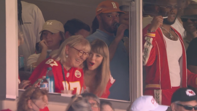 Taylor Swift made the best decision to hang out with Donna Kelce during the Chiefs game