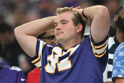 Twitter blasts Vikings for 28-24 loss vs. Chargers