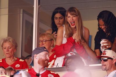 Did Taylor Swift really betray the Eagles by wearing Chiefs gear to watch Travis Kelce? We debate.