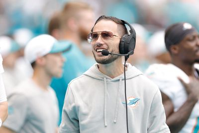 Mike McDaniel addresses Dolphins locker room after ‘historic’ win over Broncos