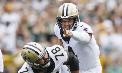 Reports: Saints believe Derek Carr avoided season-ending injury