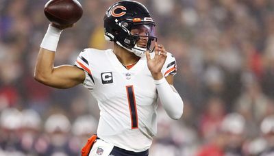 QB Justin Fields at center of debacle as Chiefs humiliate Bears 41-10