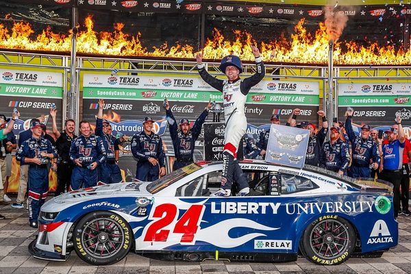 William Byron passes Bubba Wallace late to steal Texas Cup win