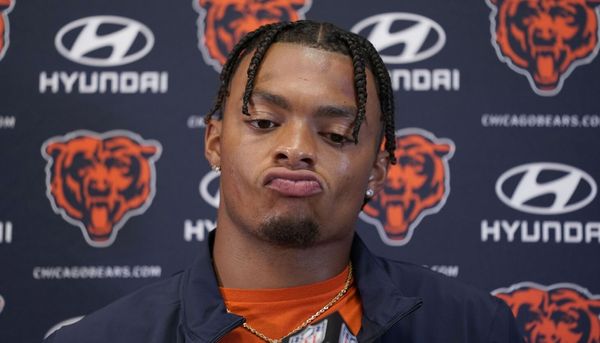 QB Justin Fields at center of debacle as Chiefs humiliate Bears 41-10 -  Chicago Sun-Times