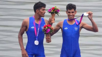 Asian Games: Union minister Anurag Thakur heaps plaudits on Indian rowers