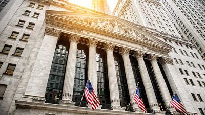 Dow Jones Falls As Market Correction Worsens; 10-Year Treasury Spikes To New High