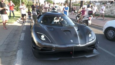 Watch Koenigsegg One:1 With Naked Carbon-Fiber Body Hit The Streets